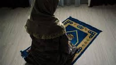 فرحها بعد شهرين وفي يدها سجادة الصلاة.. تفاصيل مصرع فتاة أسفل عجلات القطار بعد عودتها من صلاة التراويح بسوهاج