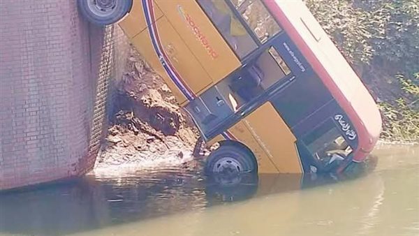 انقلاب أتوبيس داخل