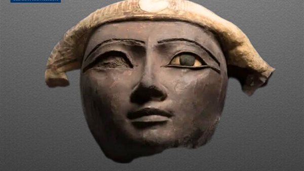 وجه تابوت مصنوع من