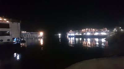 شحوط مركب يقل 28 سائحًا بالقرب من بر المنصورية بأسوان