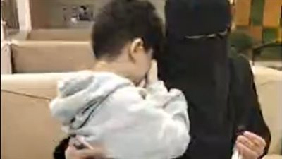 نفسي الناس تقف جمبي عشان ابني يعيش.. أم تستغيث لعلاج نجلها المصاب بضمور العضلات بالمنوفية |بث مباشر 