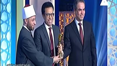 وزير الأوقاف يعلن عن تكريم الفنان سامح حسين الأثنين المقبل بعد نجاح برنامجه الرمضاني