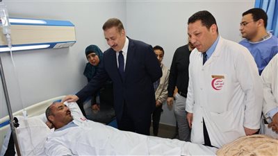 محافظ المنوفية يزور مصابي حادث طملاي – السادات ويوجه بتوفير الدعم الكامل لأسرهم