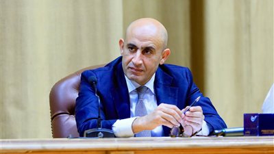 بابا هيحبسكم| رغم تدخل وزير التعليم.. طالبة مدرسة فرنسية تعود لضرب زميلاتها دون أي تحرك من الإدارة