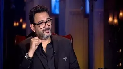 أكرم حسني: مينفعش أختلف مع أستاذ بقيمة شريف عرفة.. وأتابع مع طبيب نفسي بسبب الضغوطات