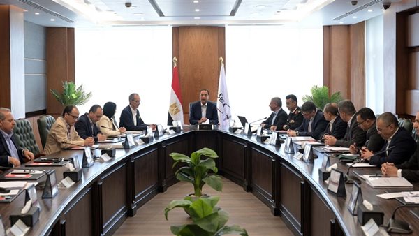 رئيس الوزراء يجتمع