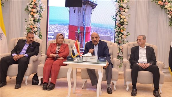 وزير الكهرباء خلال