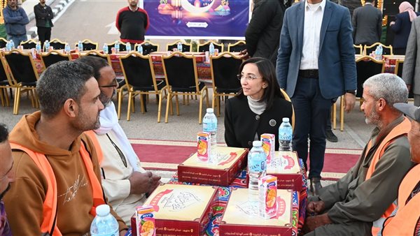 محافظ البحيرة تشارك