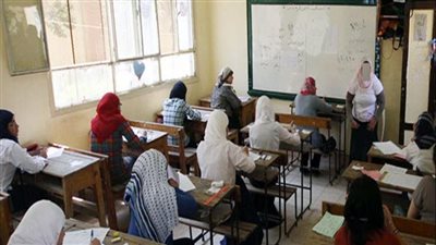 بسبب طالب جامعي| طالبة تشوه وجه زميلتها بشفرة في مدرسة بـ 6 أكتوبر.. وتحرك عاجل من التعليم | بث مباشر