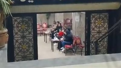 الحزن يسيطر على زوجة إحسان الترك خلال تلقي عزائه بمسجد الخلفاء الراشدين| بث مباشر