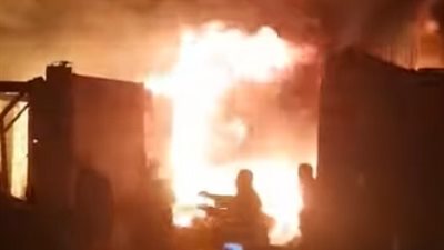 حريق يلتهم مخزن خردة بمركز المراغة في سوهاج | فيديو وصور