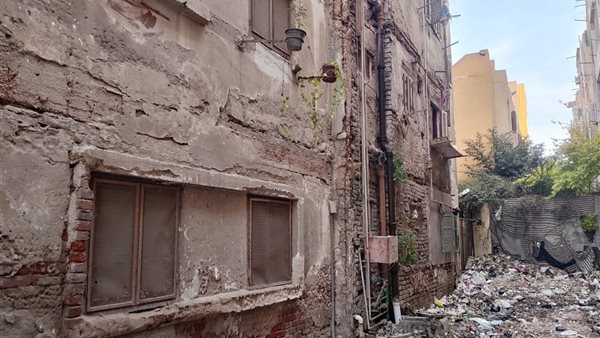 المنزل الآيل للسقوط