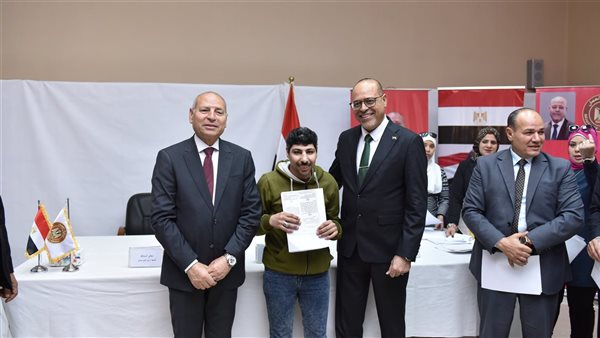 وزير العمل ومحافظ