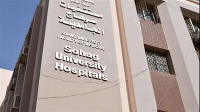 بينها ملاعق شاي ومقص وولاعة.. استخراج 21 قطعة معدنية وبلاستيكية من بطن شاب في سوهاج | بث مباشر