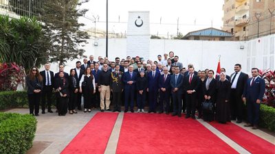 سفارة تركيا بالقاهرة تحيي ذكرى يوم الشهداء ونصر معركة جناق قلعة