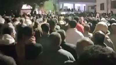 جنازة مهيبة.. انهيار أسرة 3 أشقاء وابن عمهم ضحايا حادث تريلا خلال جنازتهم بكفر الشيخ| بث مباشر