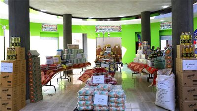 محافظ أسوان يتابع بدء صرف الدعم الإضافي على بطاقات التموين لـ1.1 مليون مواطن