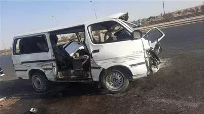 إصابة 12 شخصًا في انقلاب ميكروباص بقنا