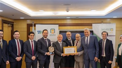 للعام الـ12.. البنك الأهلي المصري يحتفظ بشهادة التوافق مع معايير متطلبات هيئتي فيزا وماستر كارد العالمية