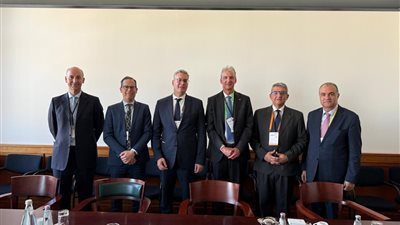 لتلبية الاحتياجات من الغاز الطبيعي.. وزير البترول يناقش البنود التعاقدية لاستئجار وحدة تغييز من ألمانيا 