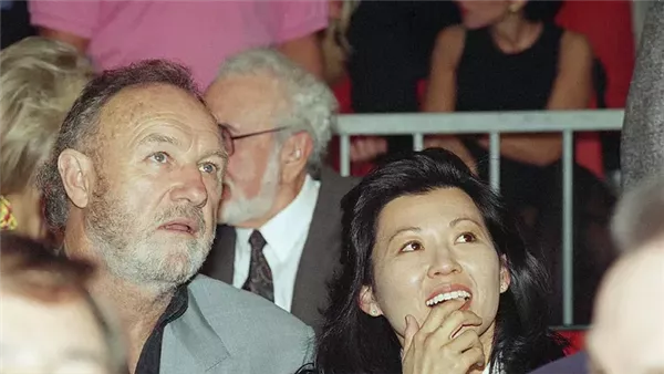 جين هاكمان وزوجته