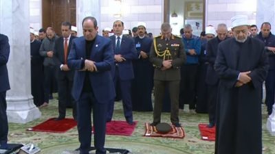 الرئيس السيسي يفتتح أعمال تطوير مسجد السيدة نفيسة ويؤدي صلاة الفجر