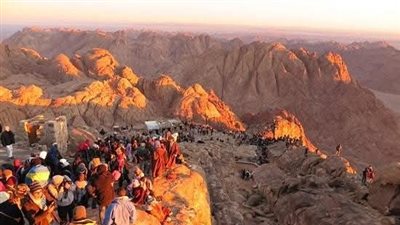 رغم انخفاض درجات الحرارة.. 271 سائحا يزورون مقدسات سانت كاترين 