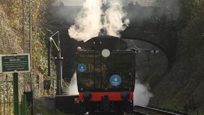 يرجع تاريخه للحرب العالمية العالمية.. عودة قطار بخاري للعمل في بريطانيا بعد 14 عاما من التجديد