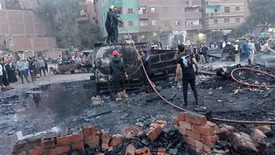 تفحم 15 سيارة و3 تروسيكلات.. انتداب المعمل الجنائي لبيان سبب حريق جراج الخصوص|بث مباشر 