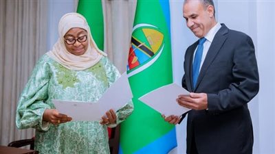 وزير الخارجية يسلم رسالة خطية من الرئيس السيسي إلى رئيسة تنزانيا 