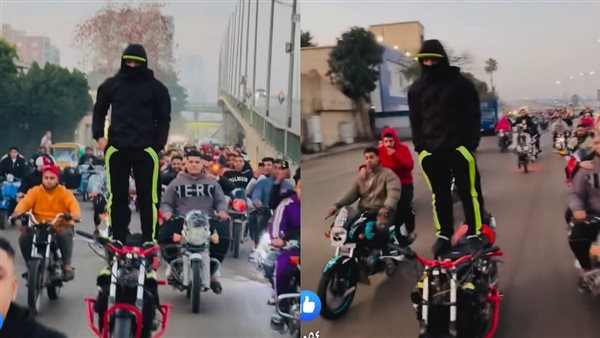 شاب يستعرض بدراجة