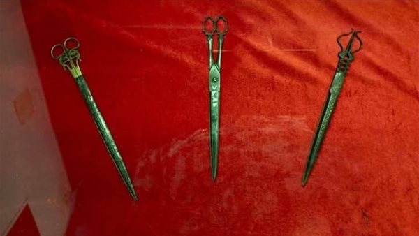 أدوات الطب في العصور