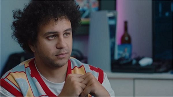 الفنان أحمد عصام