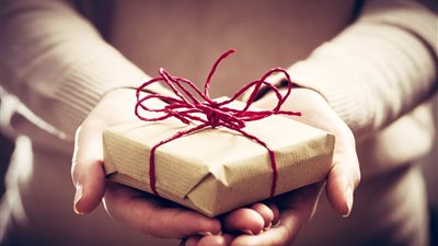أجمل هدية لخطيبي في رأس السنة.. أفضل الخيارات لتسعد من تحب