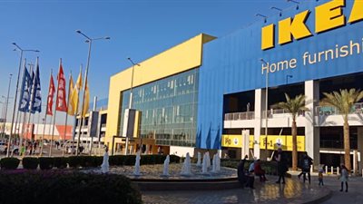 أخدوا أوراق مهمة.. مساعد مدير خدمة العملاء بشركة آي كيا يتهم إدارة الشركة باقتحام مكتبه وسرقته بالتجمع