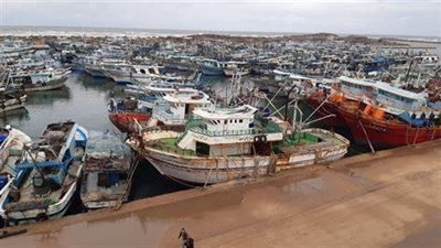 توقف حركة الملاحة والصيد بميناء البرلس بسبب سوء الأحوال الجوية
