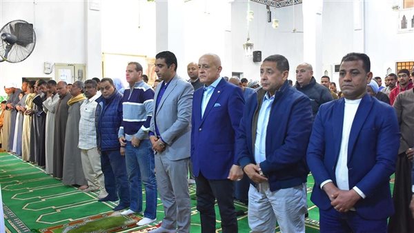 محافظ الأقصر يؤدي