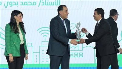 محافظ المنيا يهنئ محمد بدوي لفوزه بالمركز الثاني في المبادرة الوطنية للمشروعات الخضراء الذكية