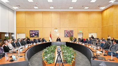 وزير الإسكان يوجه باستمرار العمل فى حدائق تلال الفسطاط خلال أيام الإجازات لسرعة إنجازه 