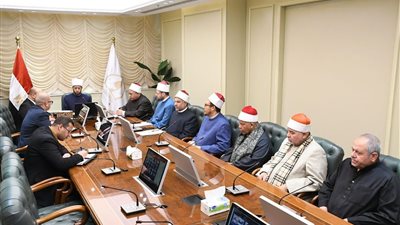 وزير الأوقاف يجتمع بمديري المديريات للاستعداد لصلاة عيد الفطر