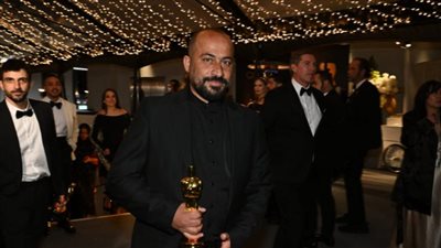مستوطنون يعتدون عل مخرج الفيلم الفلسطيني لا أرض أخرى.. وجيش الاحتلال يعتقله بزعم إلقاء حجارة