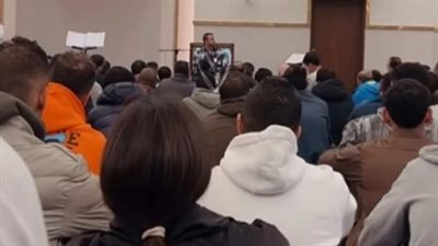 السيدات يجلسن بجوار الرجال.. جدل حول محاضرة مصطفى حسني في مسجد آل منصور بكمبوند باديا| بث مباشر