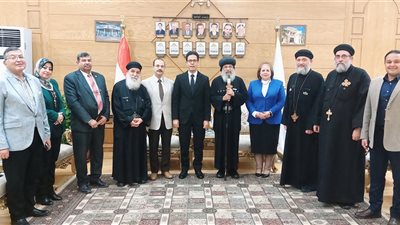 رئيس جامعة بنها يستقبل وفدًا من الكنيسة لتقديم التهنئة بعيد الفطر
