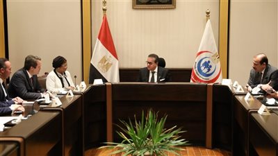 وزير الصحة يبحث مع سانوفي التوسع في التصنيع الدوائي المحلي وإنشاء تطبيق لمتابعة مرضى السكر عن بُعد