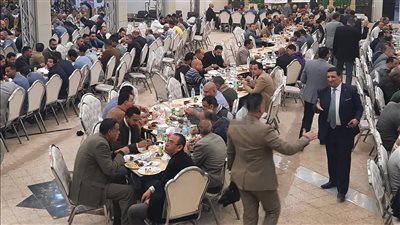 رمضان بيجمعنا.. 1200 محامٍ يتناولون الإفطار على أطول مائدة تضامن في المنيا| صور