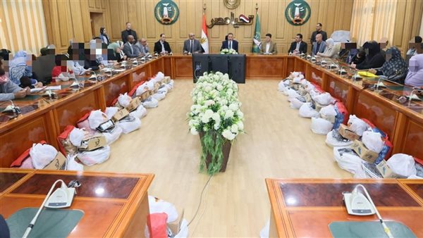 جانب من لقاء محافظ