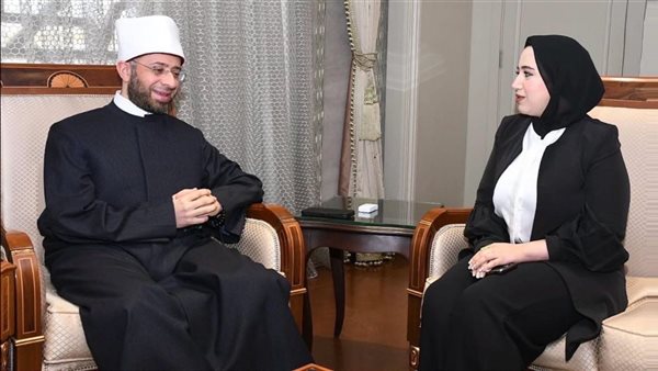 وزير الأوقاف ومحررة