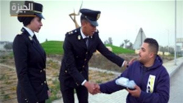 الداخلية توزع وجبات