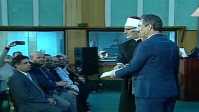 أسمعوا العالم كلام الله.. المفتي والمسلماني يكرمان رواد إذاعة القرآن الكريم | صور