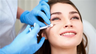 تسبب الفشل الكلوي.. خبراء يحذرون من الآثار الجانبية لحقن الفيلر